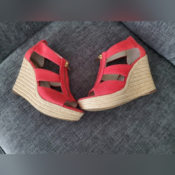 Micheal Kors Wedge Heels Size 7 - Picture 3 of 3